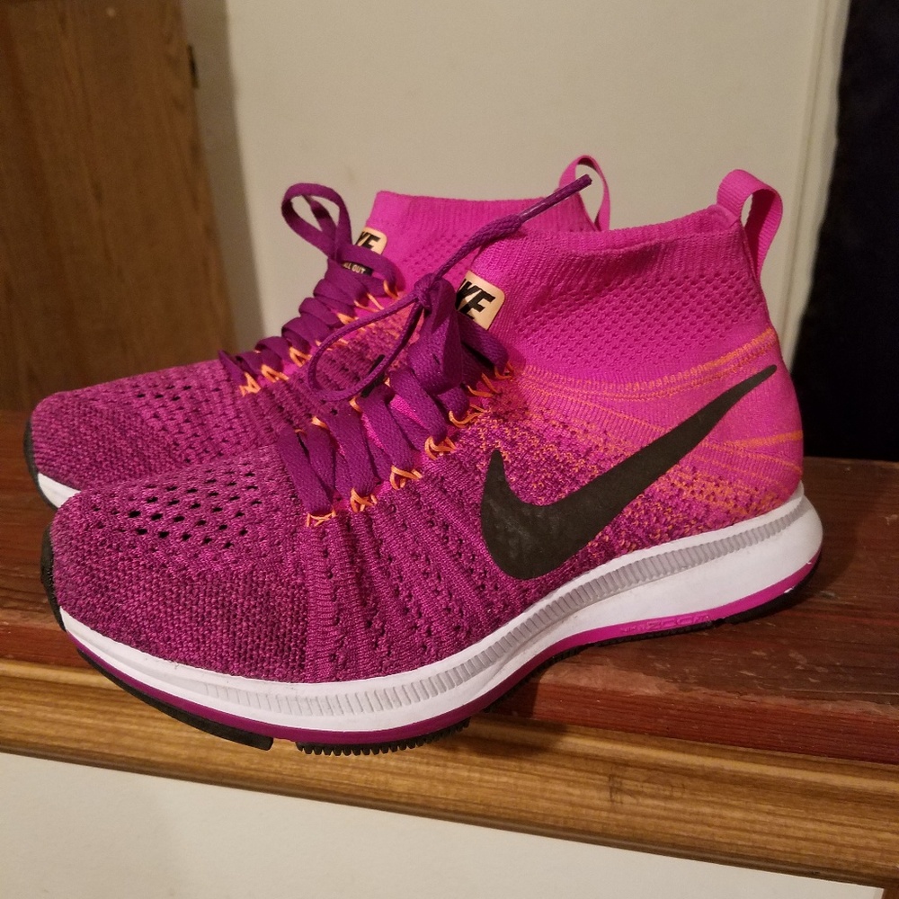 Tennis shoes